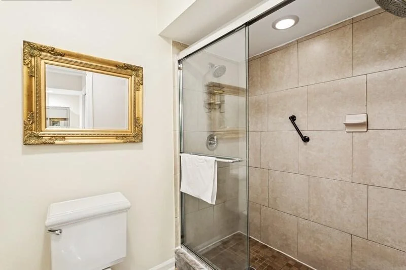 Photo of Unit D at 7 Atrium Circle