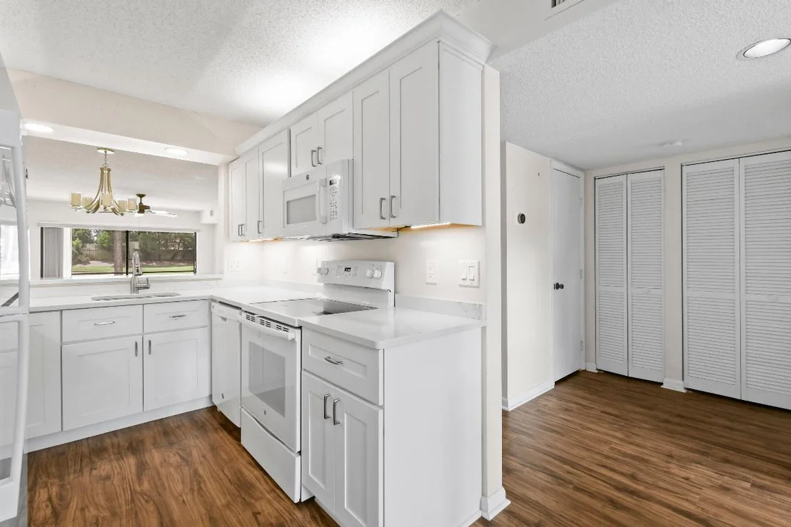 Photo of Unit B at 1001 Pinecrest Circle
