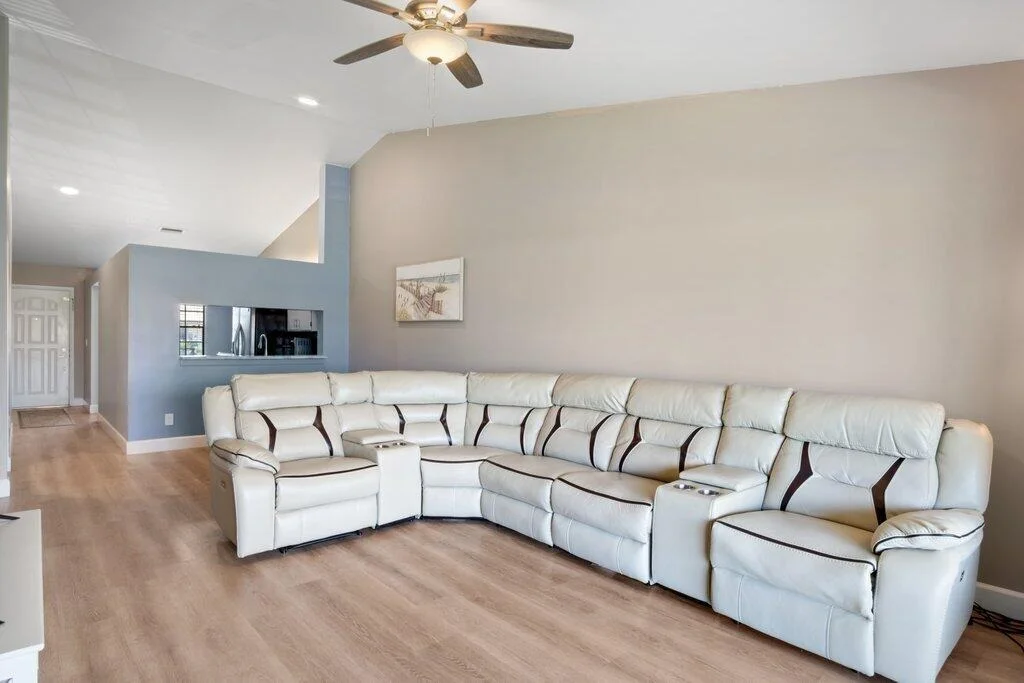 Photo of Unit B at 1402 Pinecrest Circle