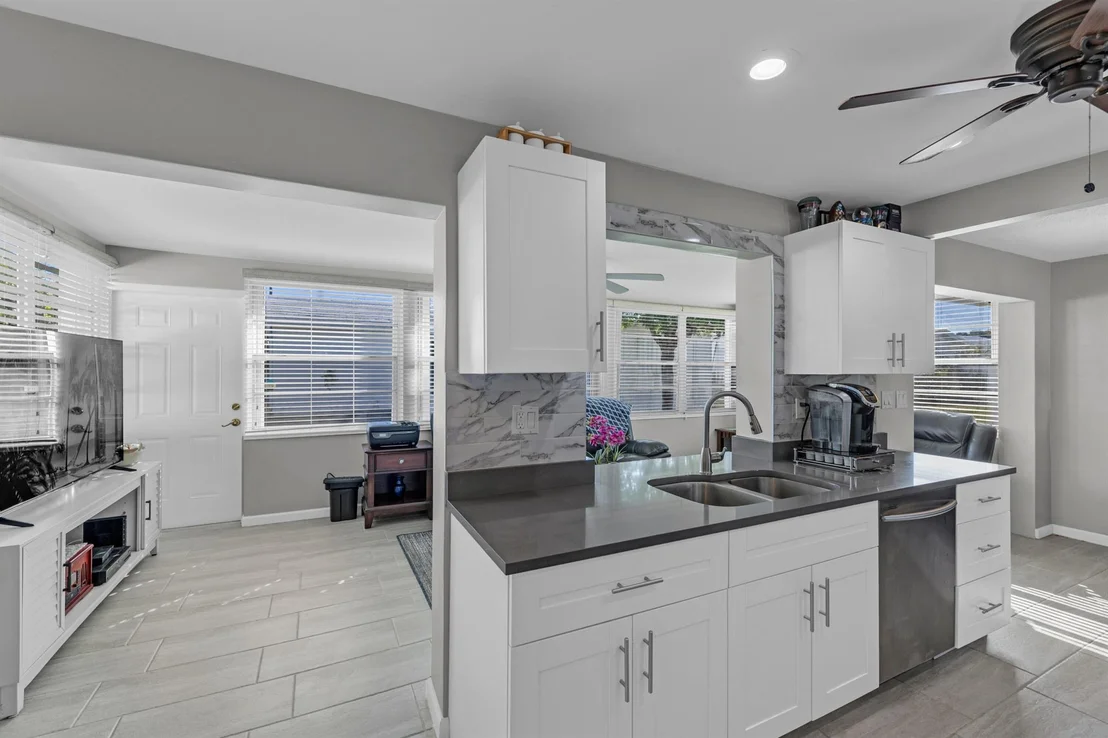 Photo of 2550 NW 2 Drive