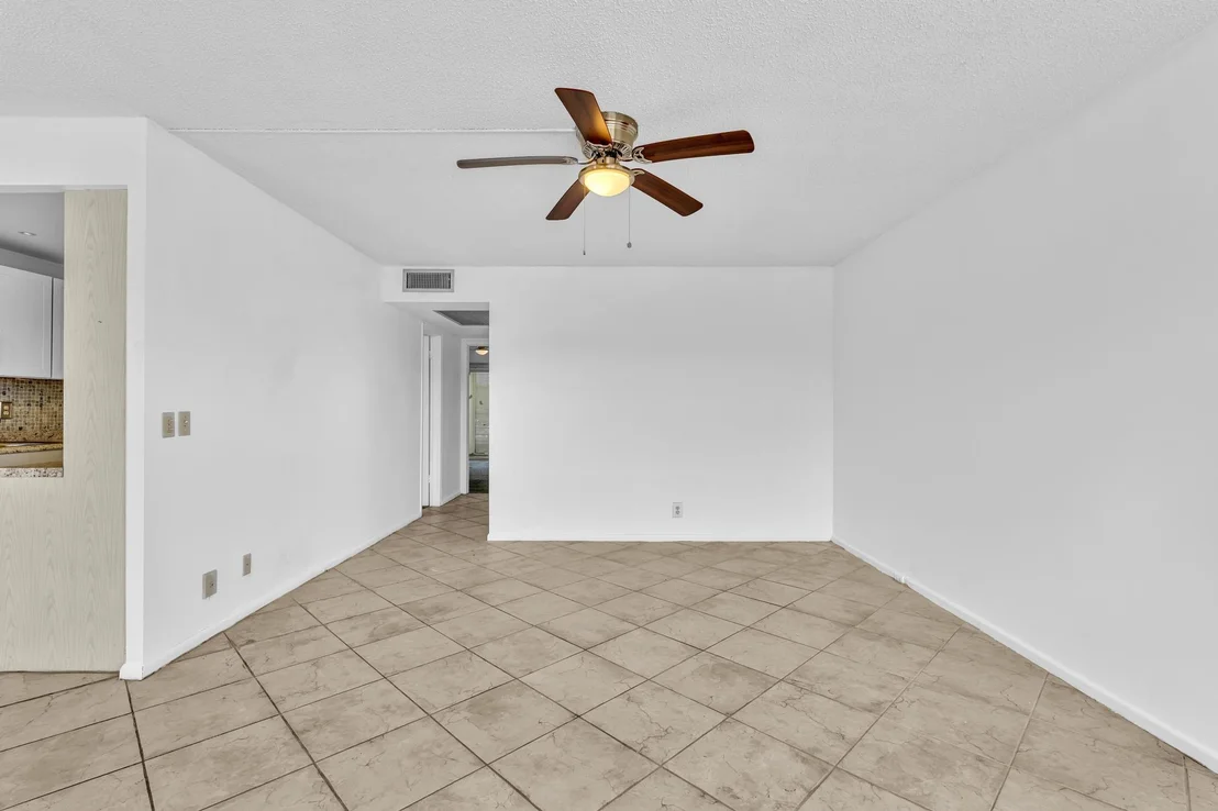 Photo of 3076 Cornwall D