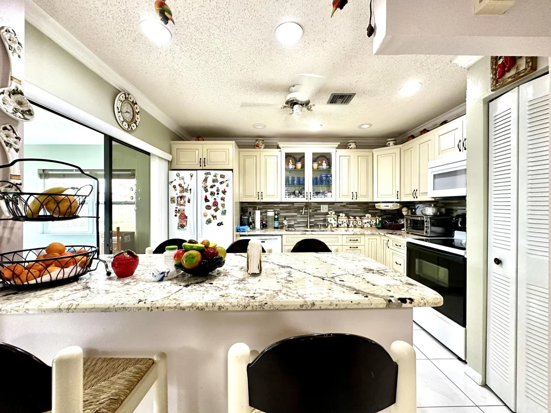 Photo of 5254 Mirror Lakes Boulevard