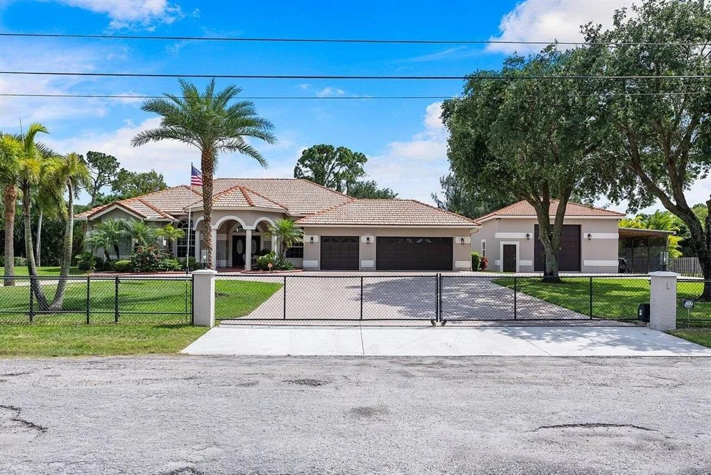 Photo of 8360 Arrowhead Drive