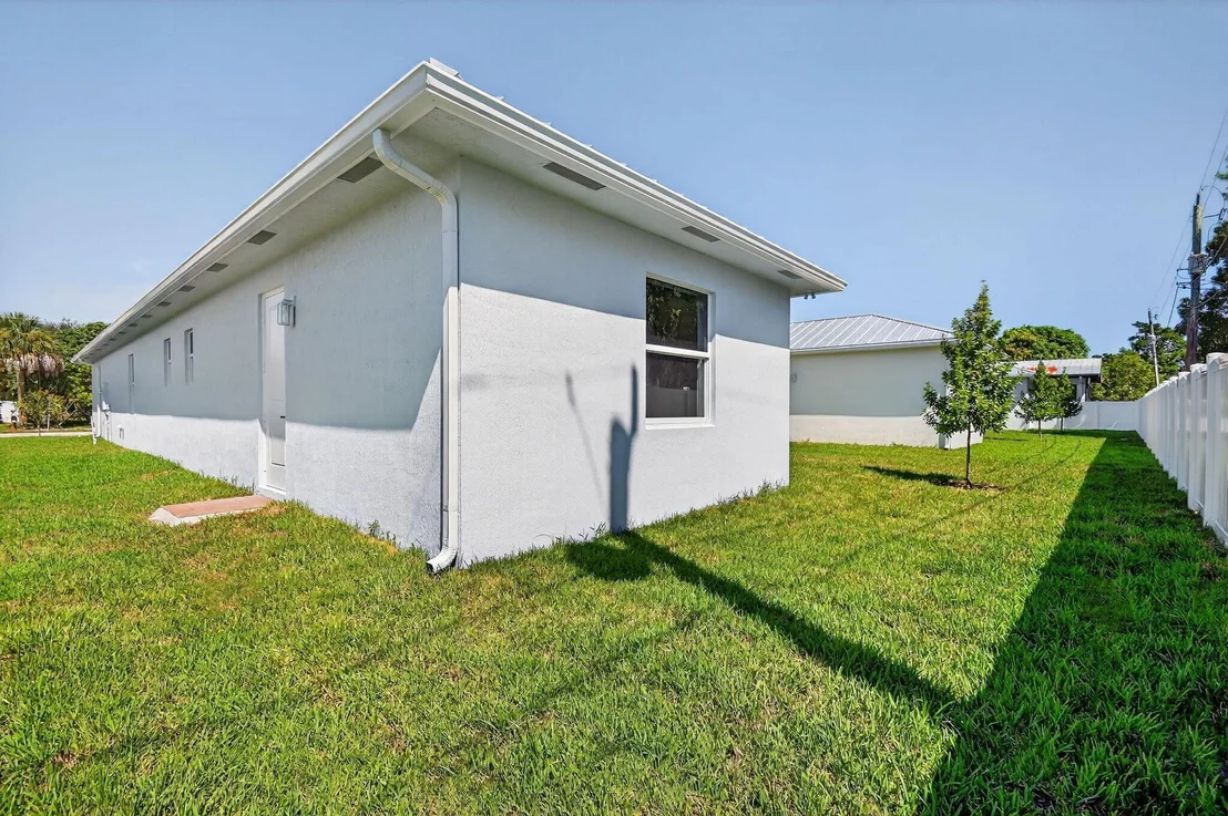 Photo of 607 N Loxahatchee Drive