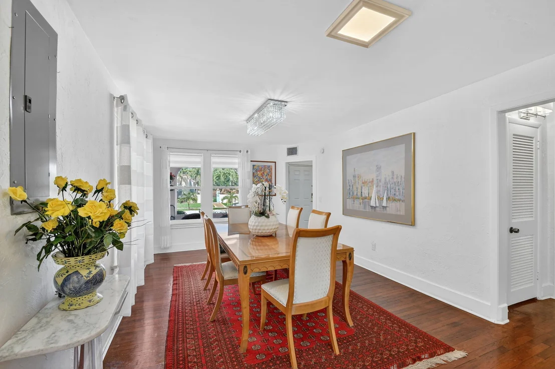 Photo of 328 Monroe Drive
