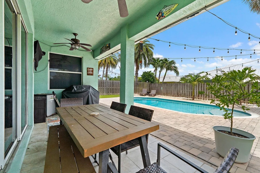 Photo of 17620 Cinquez Park Road W