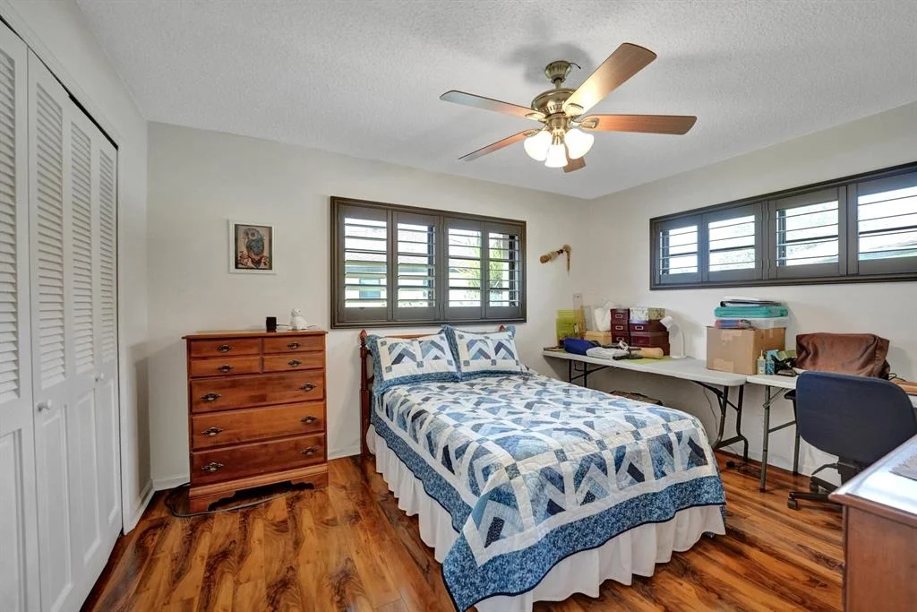 Photo of Unit B at 4761 Greentree Crescent