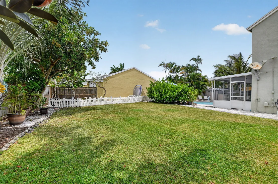 Photo of 9976 Robins Nest Road