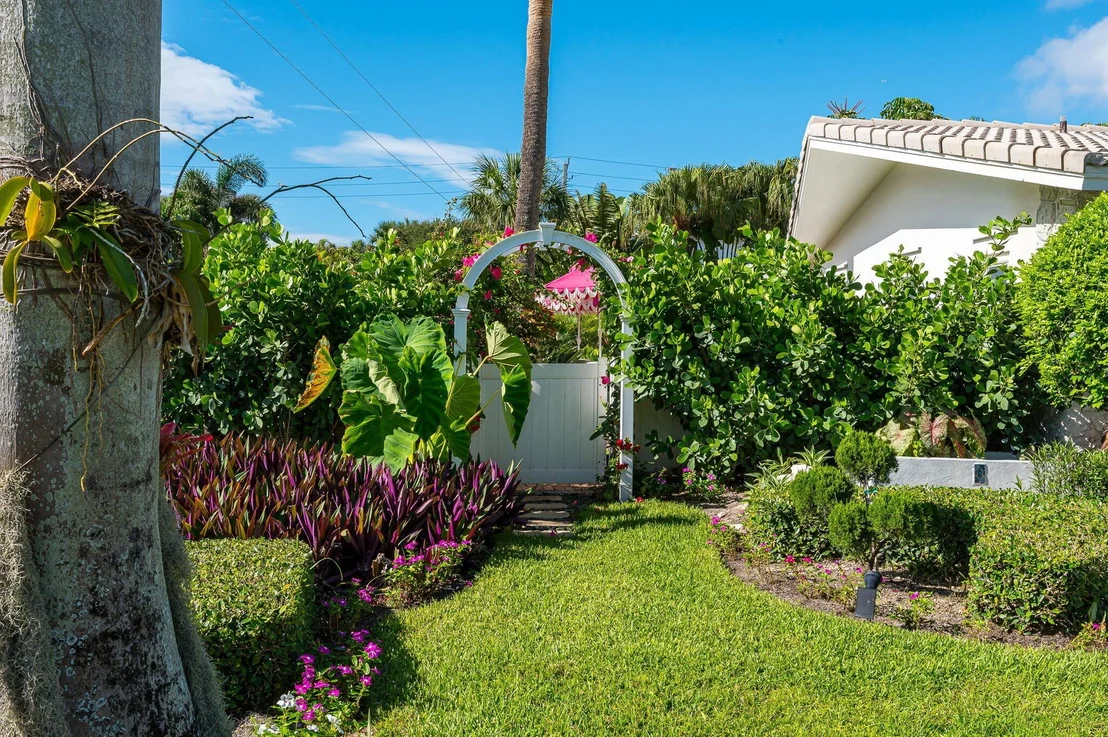 Photo of 810 Valencia Drive