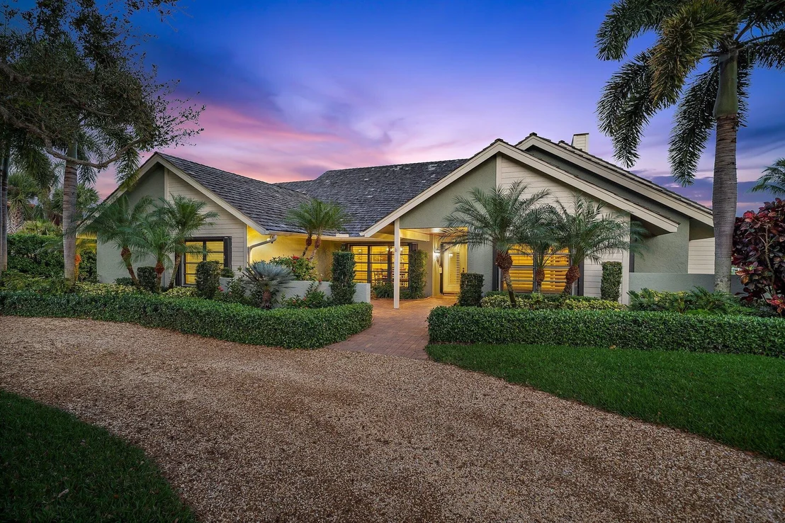 Photo of 41 SE Saddleback Road