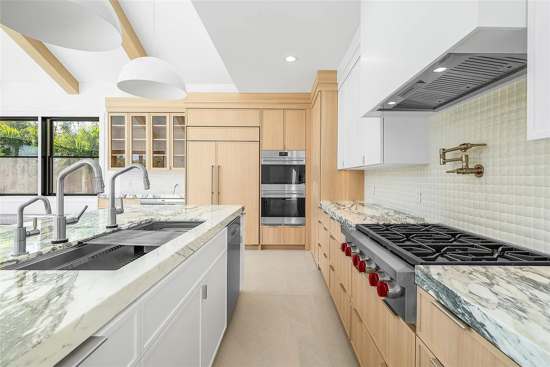 Photo of 8 LEEWARD Circle