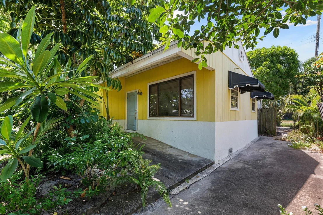 Photo of 4880 LINCOLN Road