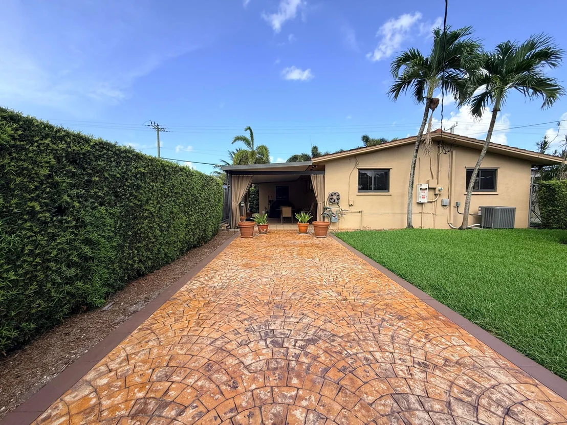Photo of 5170 Palm Avenue