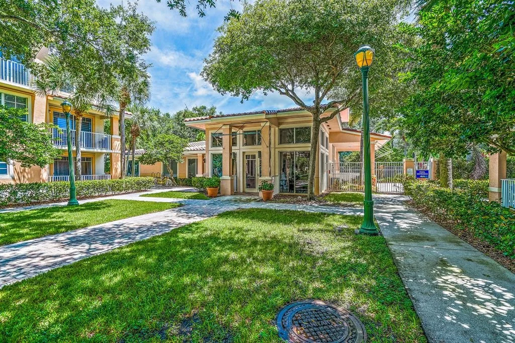 Photo of Unit 21 at 1080 University Boulevard