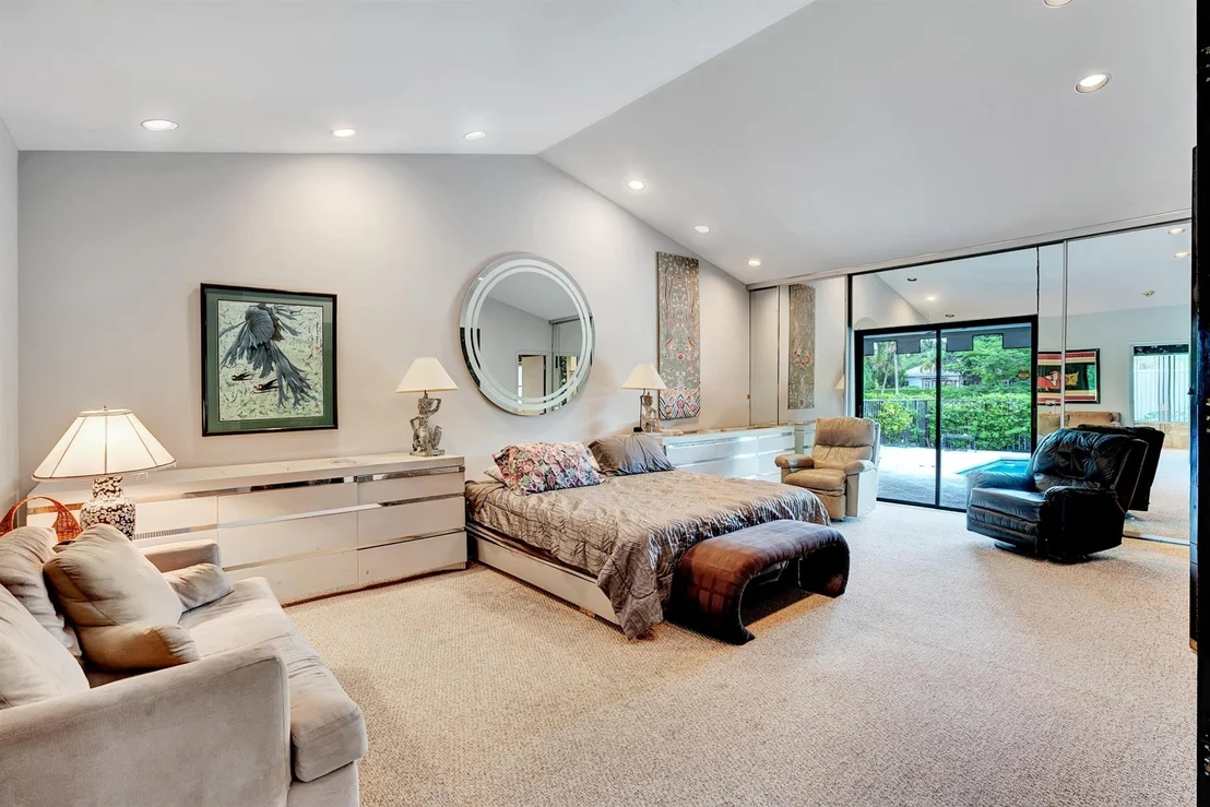 Photo of 3899 Live Oak Boulevard