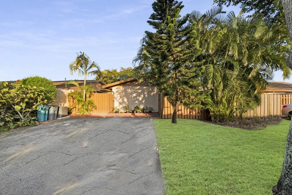 Photo of 2075 SW 24th Circle