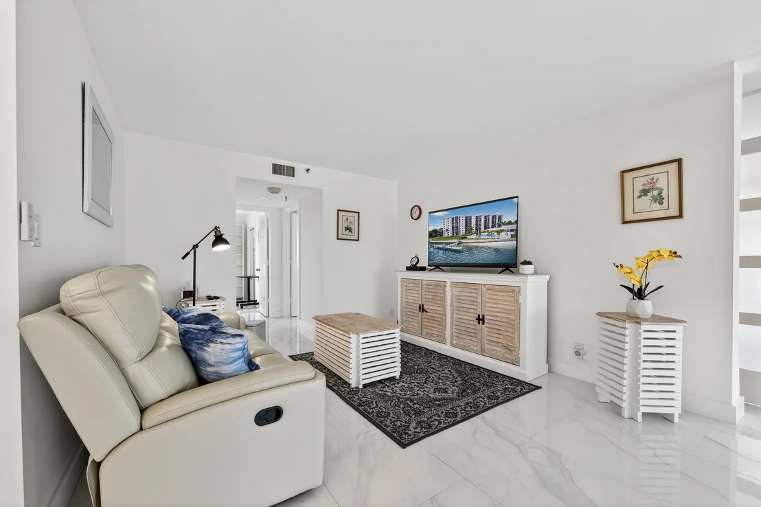 Photo of Unit 607 at 19800 Sandpointe Bay Drive