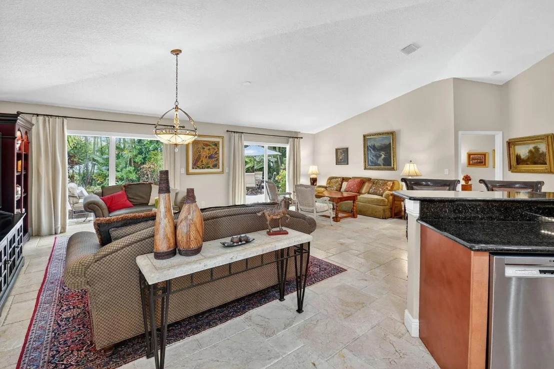 Photo of 523 Canoe Point