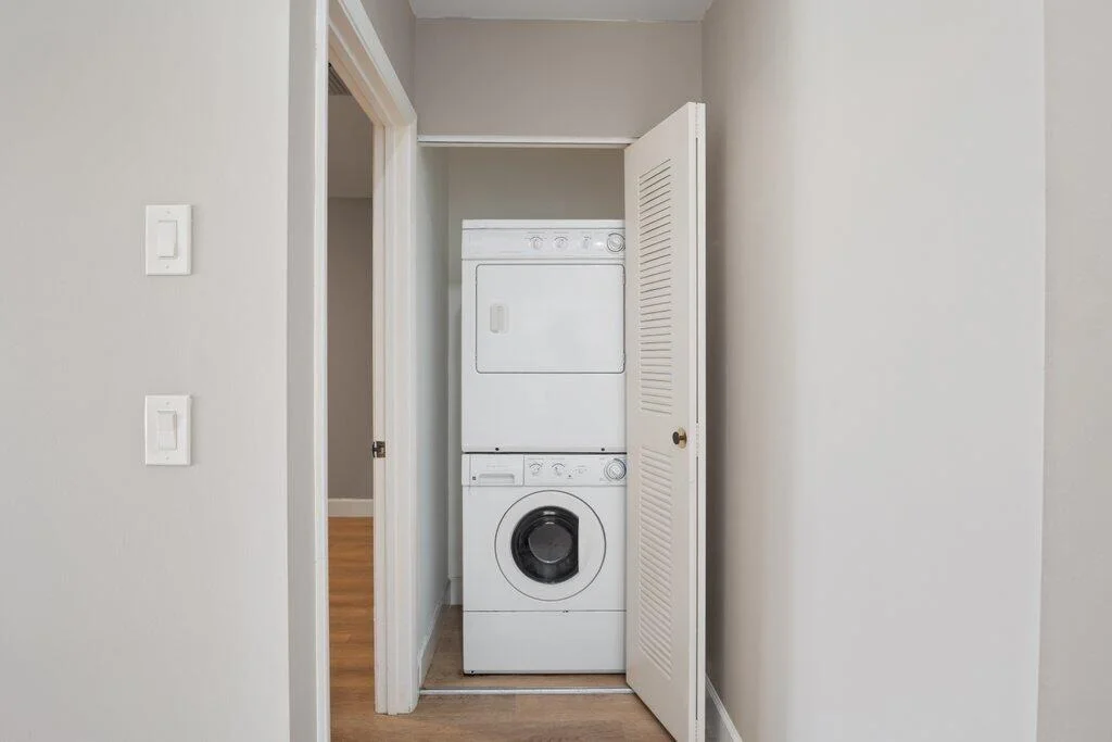 Photo of Unit B at 1402 Pinecrest Circle