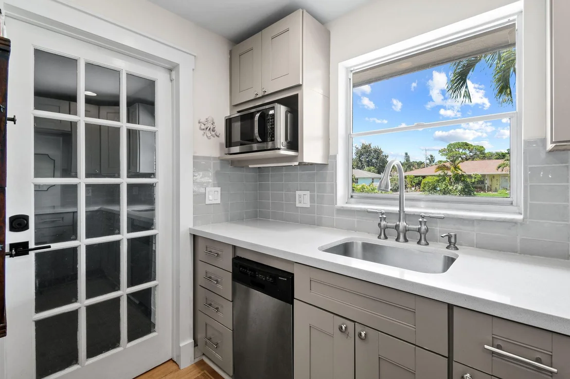 Photo of 20 Windsor Road E