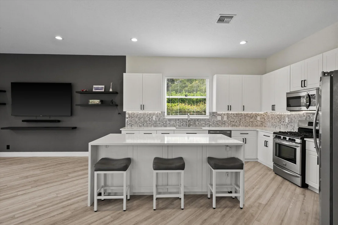 Photo of 1215 Creekside Drive