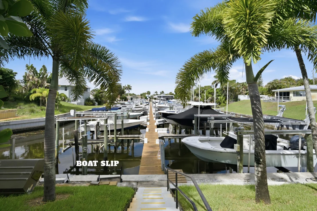 Photo of 4916 SE MANATEE COVE Road