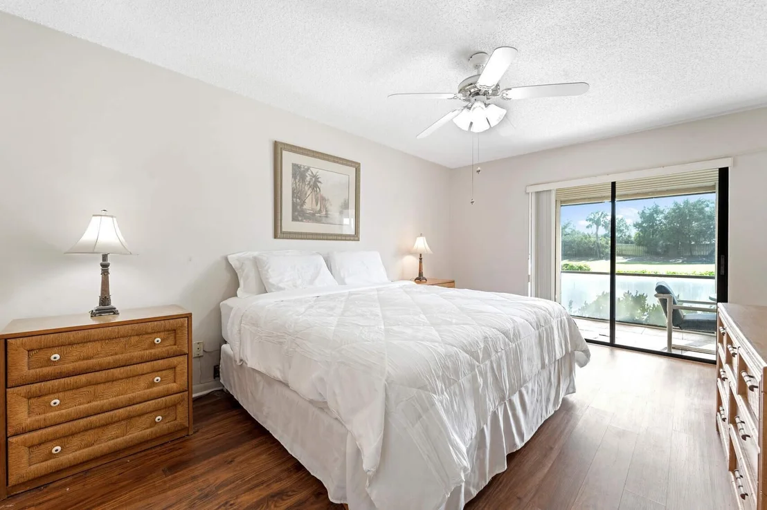 Photo of Unit C at 1001 Pinecrest Circle
