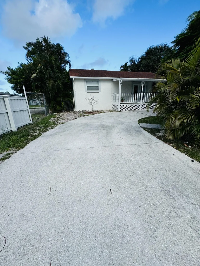 Photo of 1884 Kirk Rd
