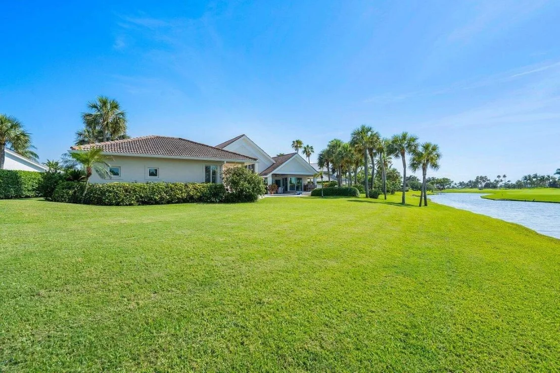 Photo of 2160 SE Golfview Lane