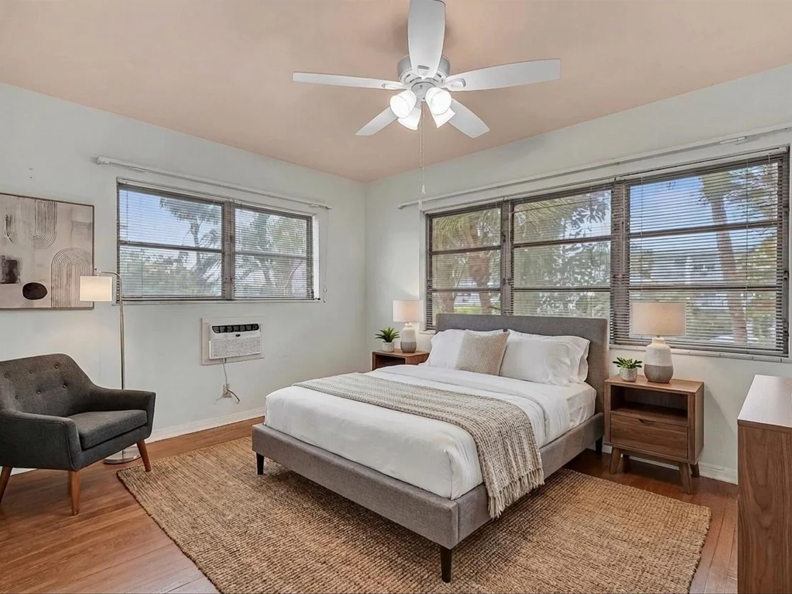 Photo of 702 S RIVERSIDE Drive