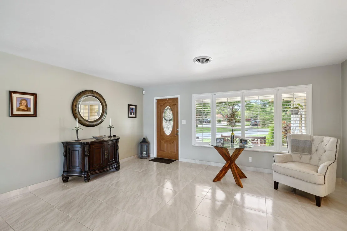 Photo of 910 Banyan Drive