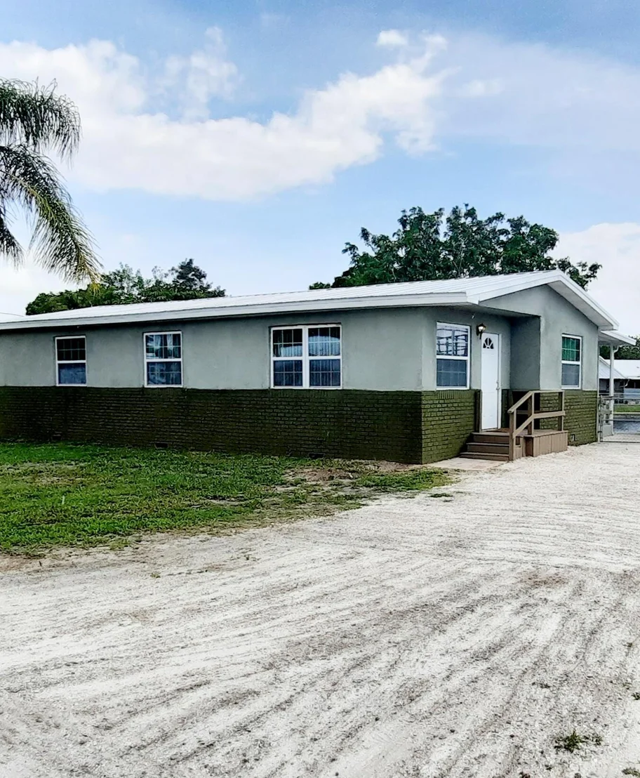 Photo of 1067 Elm Street