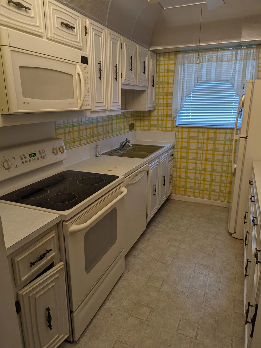 Photo of Unit D at 360 High Point Boulevard