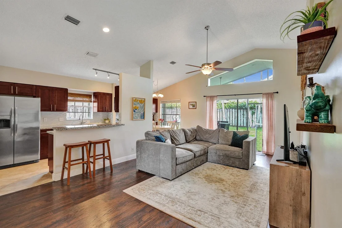 Photo of 6067 Hollywood Street