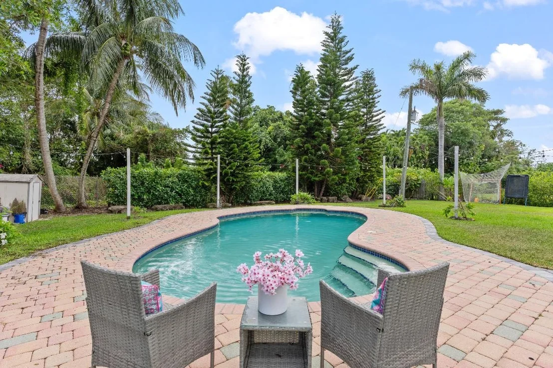 Photo of 912 Roberts Road