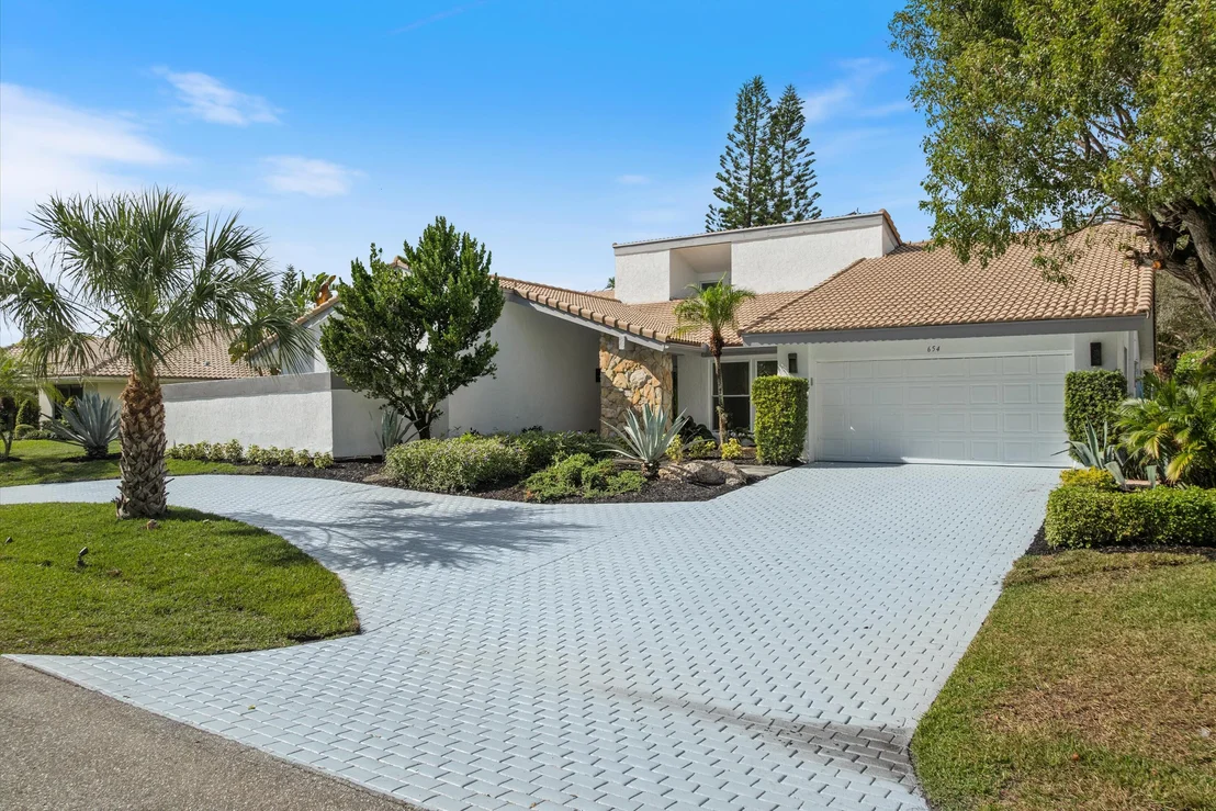 Photo of 654 Pine Lake Drive