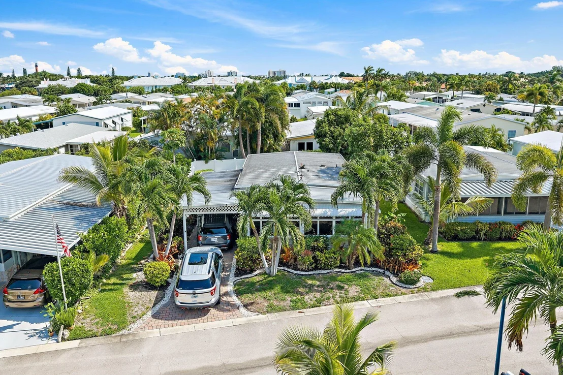 Photo of Unit 33 at 400 N HIGHWAY A1A