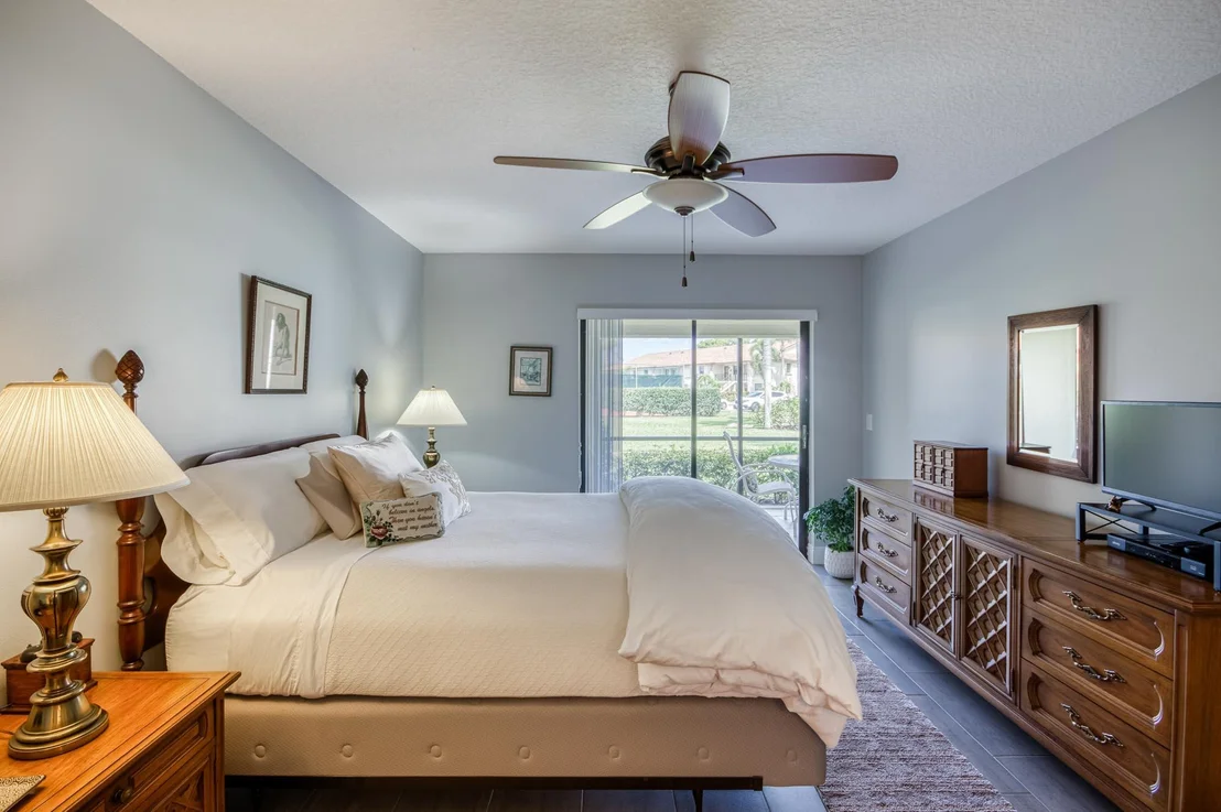 Photo of Unit E at 901 Pinecrest Circle