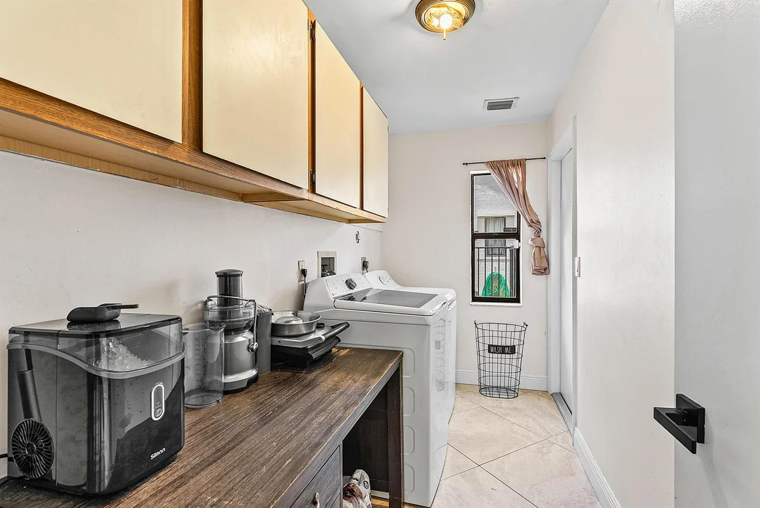Photo of 9847 Sun Pointe Drive