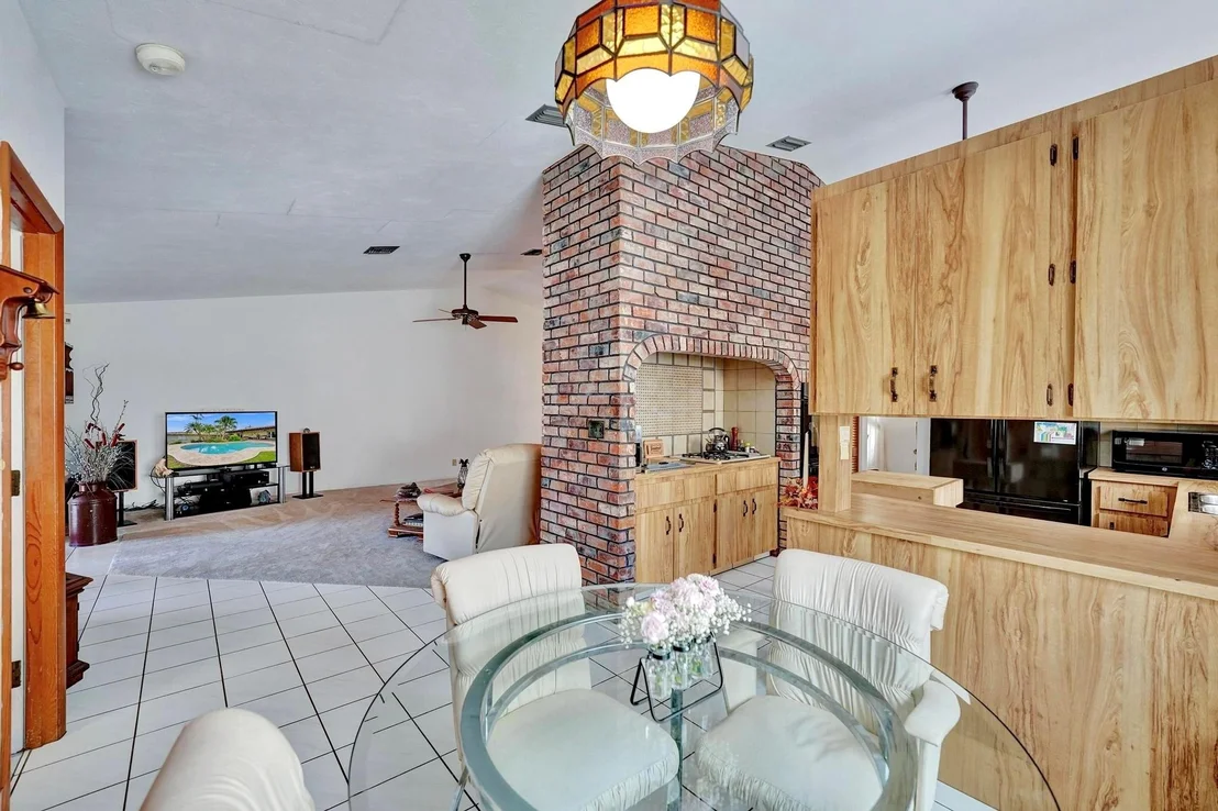 Photo of 211 SE 2nd Terrace