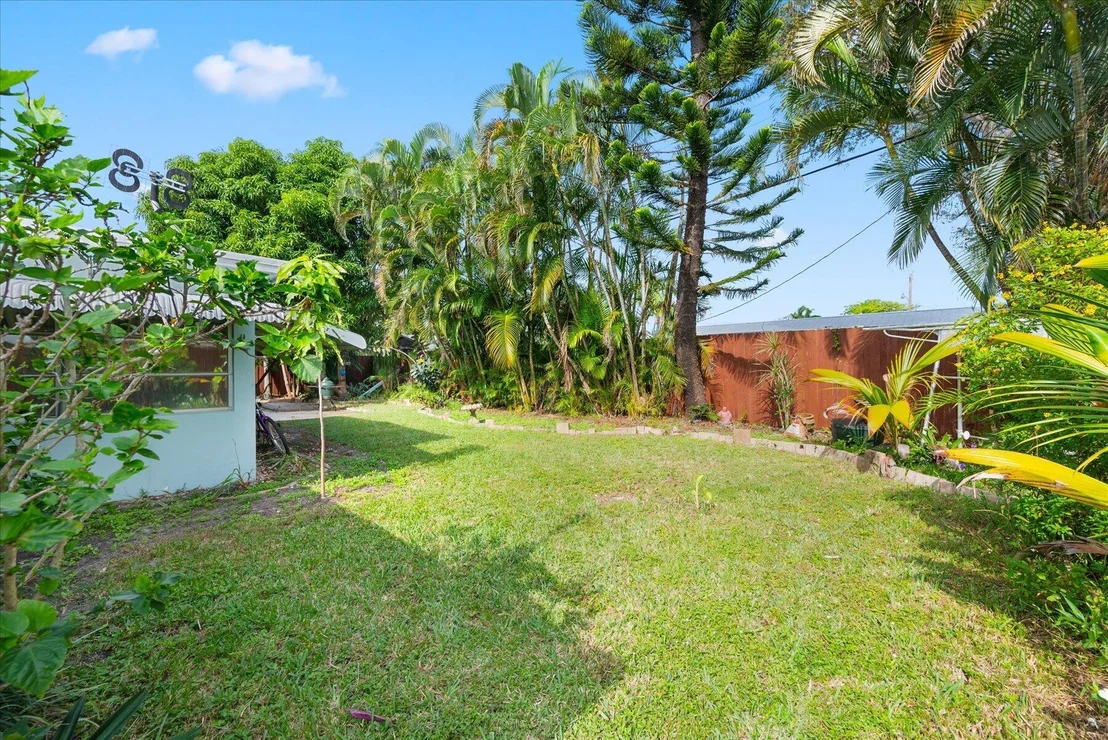 Photo of 117 E Riverside Drive
