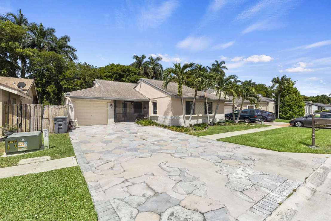 Photo of 21665 Sutters Lane