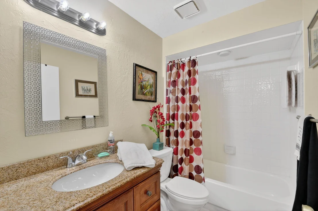 Photo of 7147 Le Chalet Boulevard