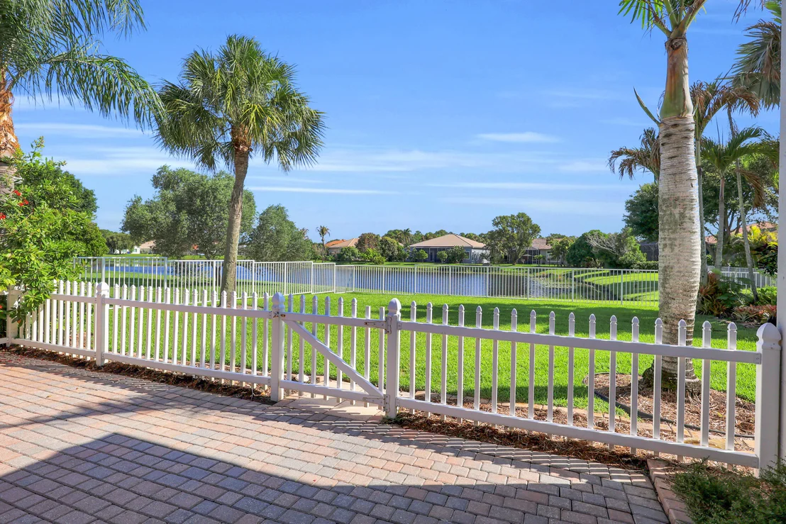 Photo of 7041 SE Bay Hill Drive