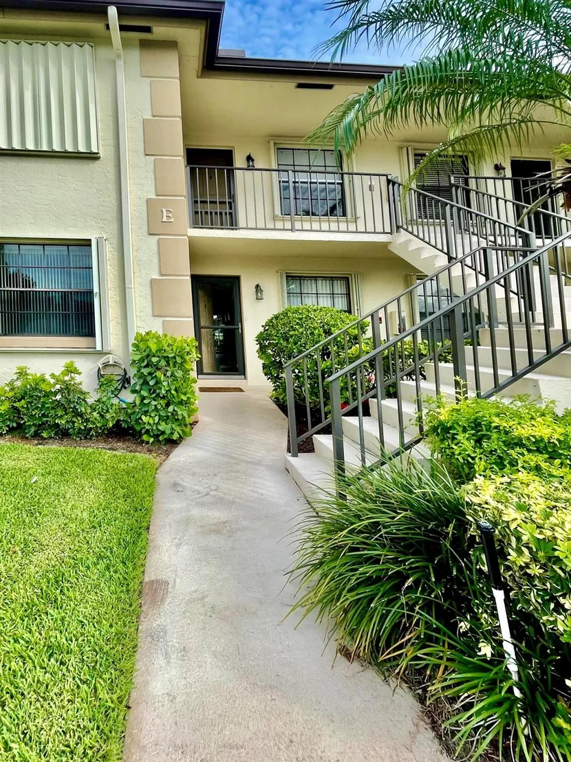 Photo of Unit E at 1501 Pinecrest Circle