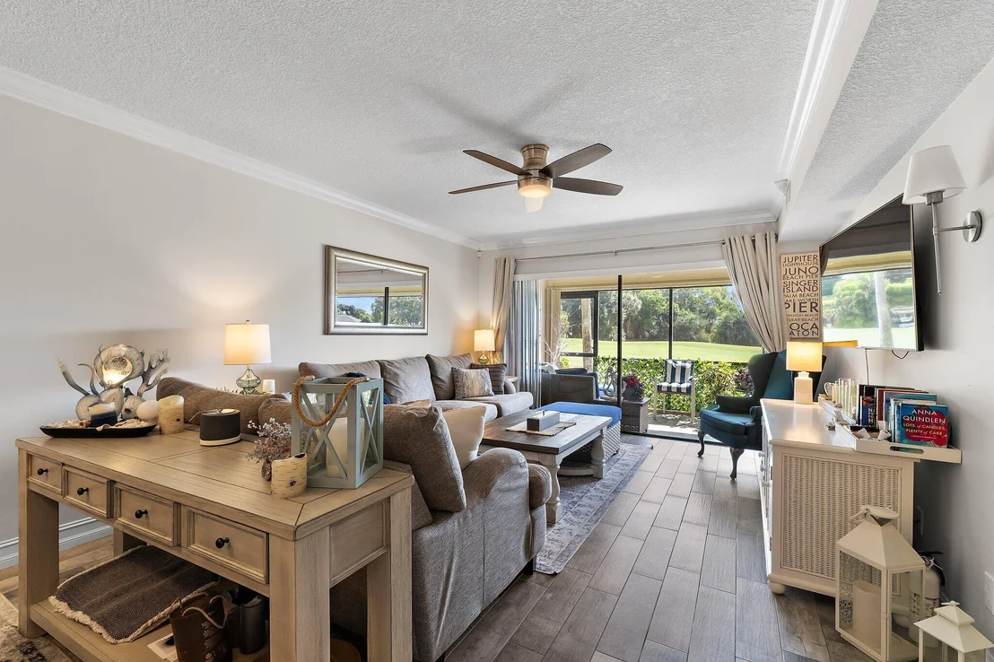 Photo of Unit B at 1201 Pinecrest Circle