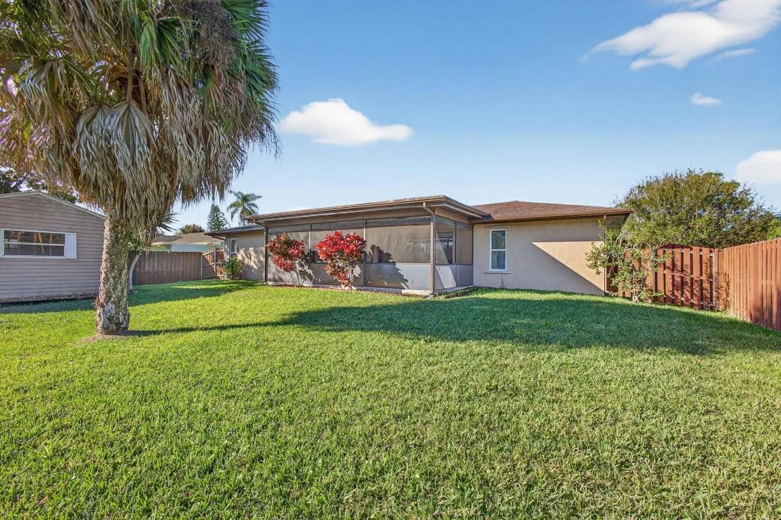Photo of 5216 Palm Drive