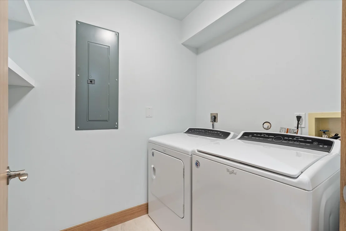 Photo of 17036 Bay Street