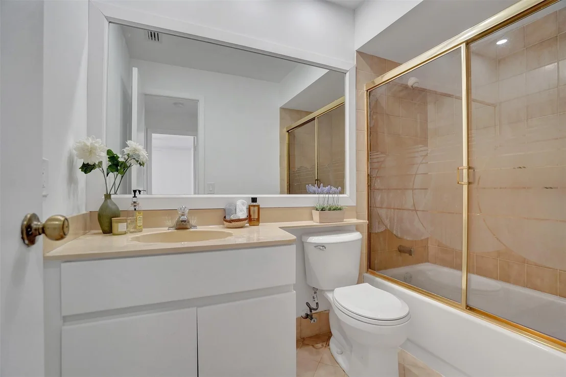Photo of 2183 Montpeliar