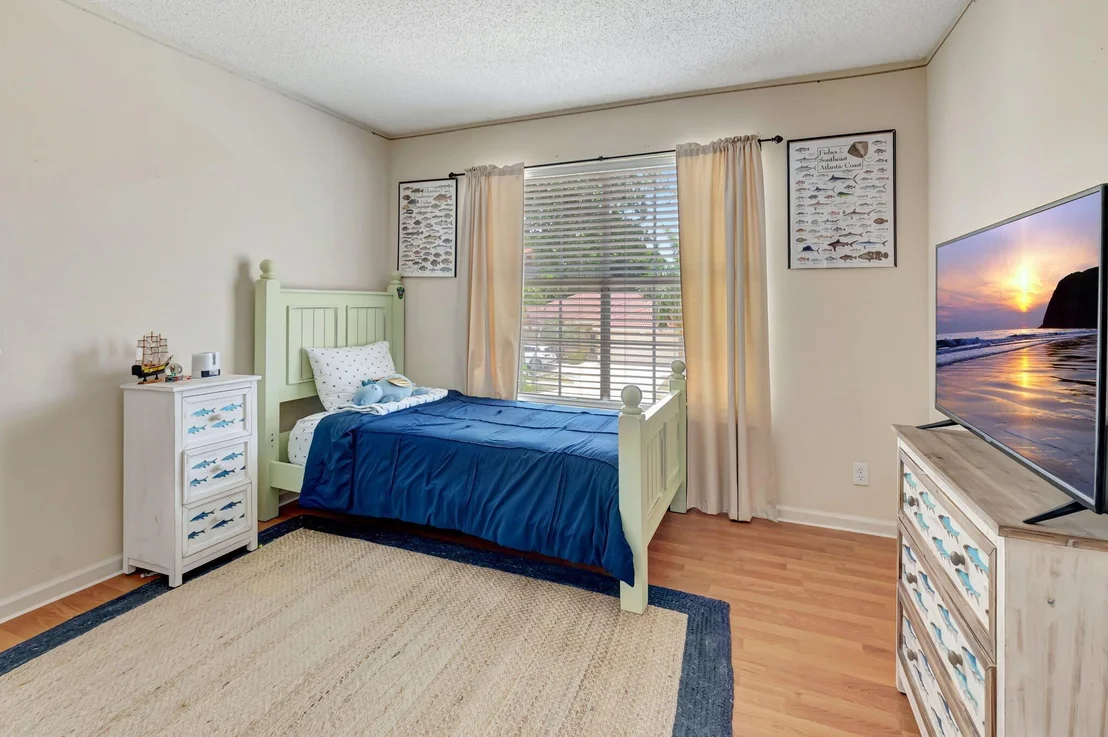 Photo of 8884 Spring Valley Drive